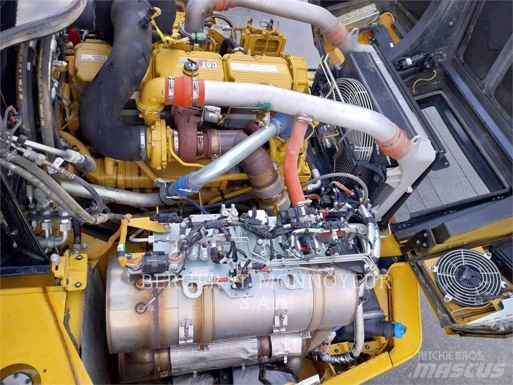 CAT 745 ساحبات مفصلية