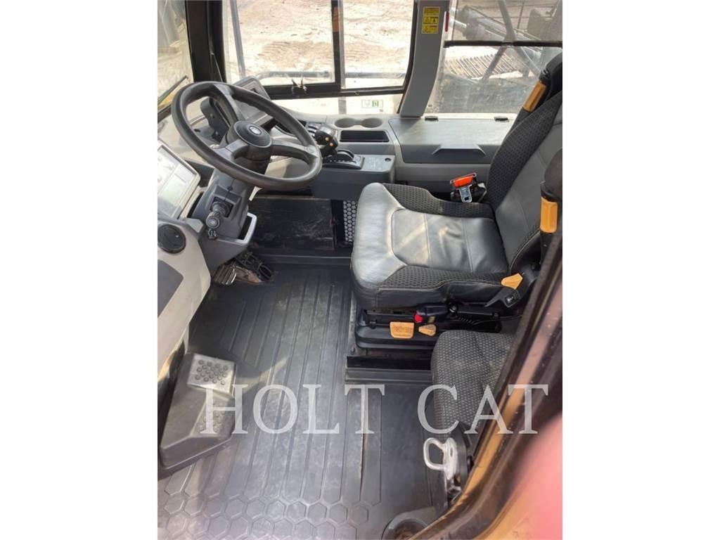 CAT 745 ساحبات مفصلية