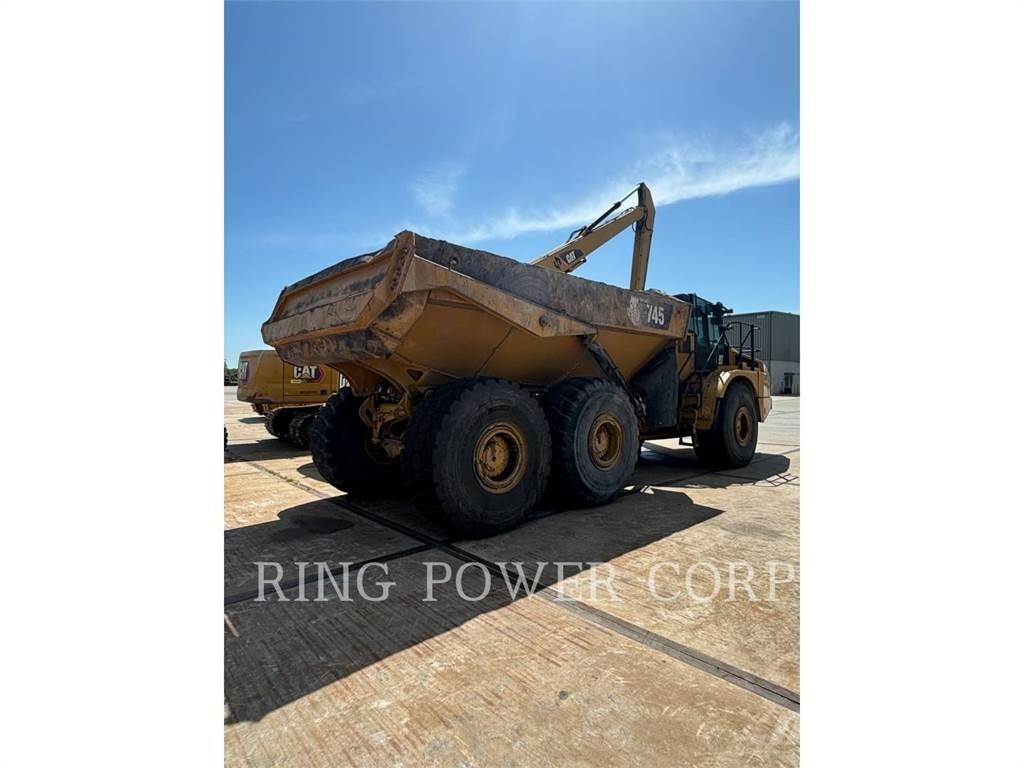 CAT 745 ساحبات مفصلية
