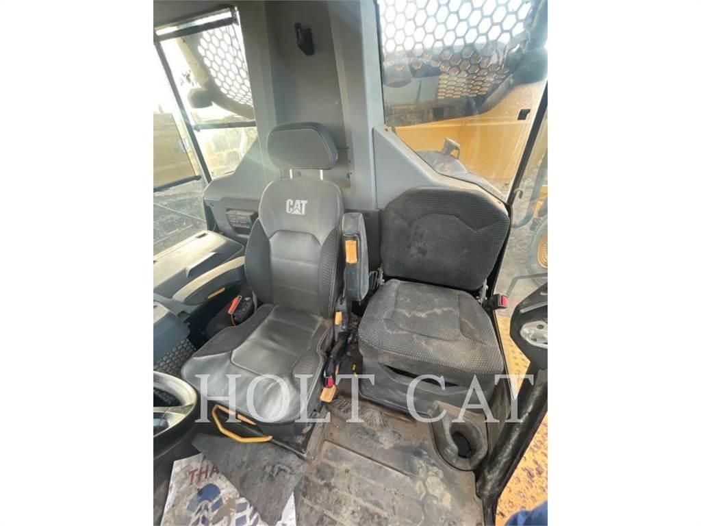 CAT 745 ساحبات مفصلية