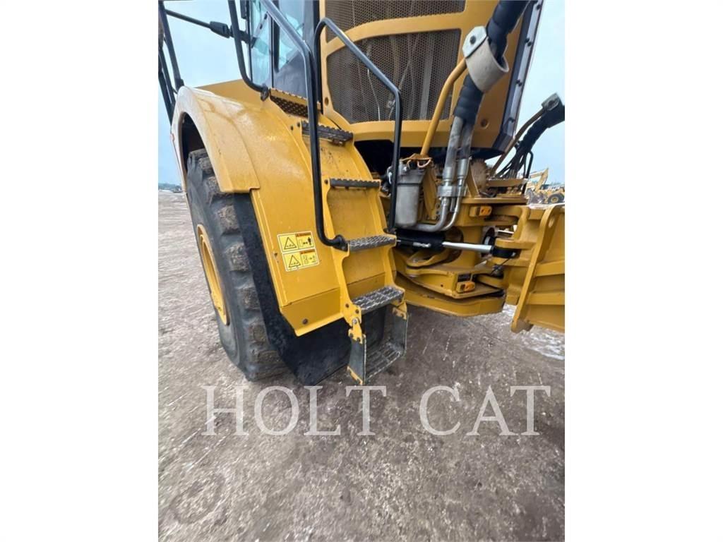 CAT 745 ساحبات مفصلية