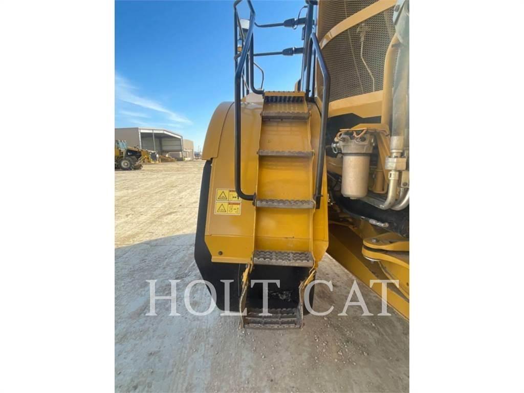 CAT 745 ساحبات مفصلية
