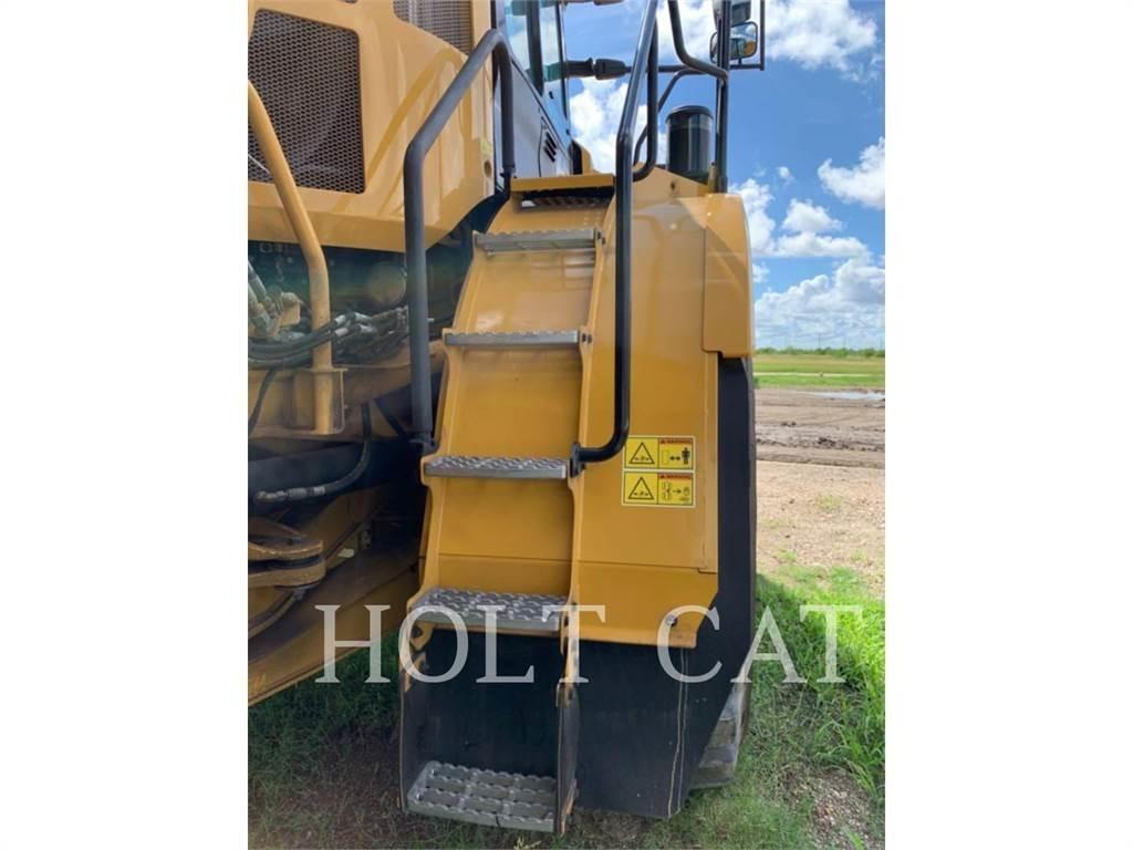 CAT 745 ساحبات مفصلية