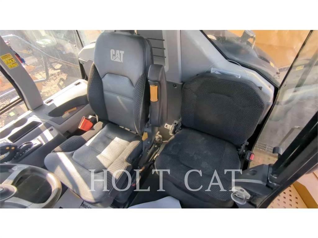 CAT 745 ساحبات مفصلية