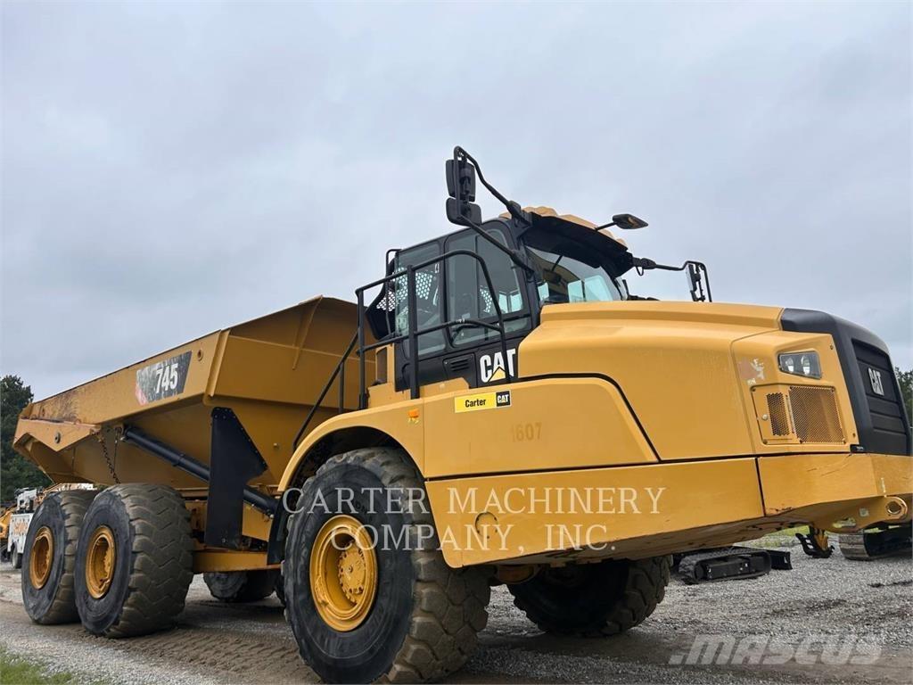 CAT 745 ساحبات مفصلية