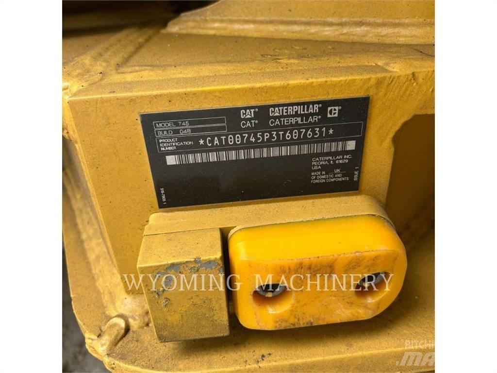 CAT 745 ساحبات مفصلية