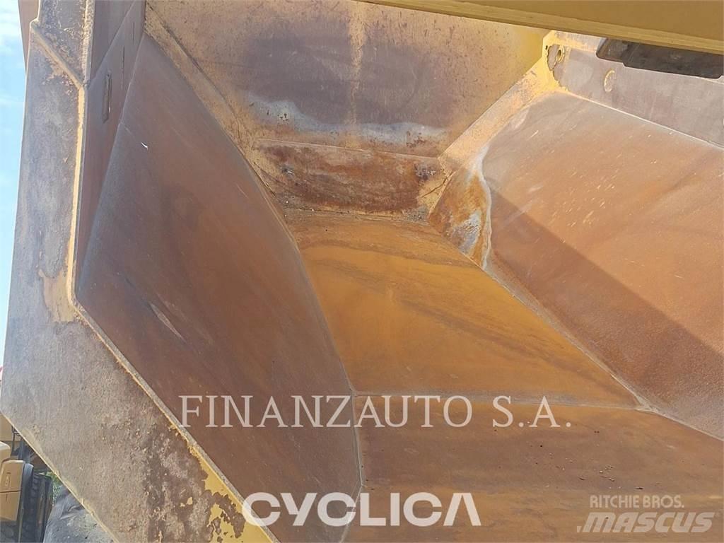 CAT 745 ساحبات مفصلية