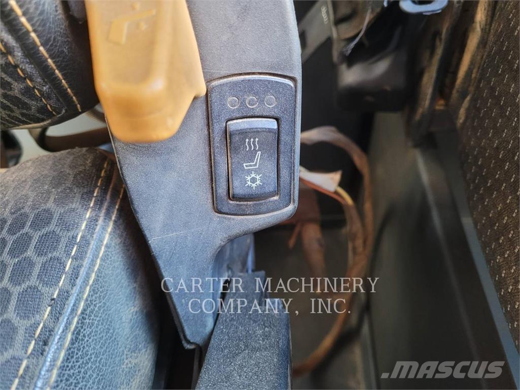 CAT 745 ساحبات مفصلية