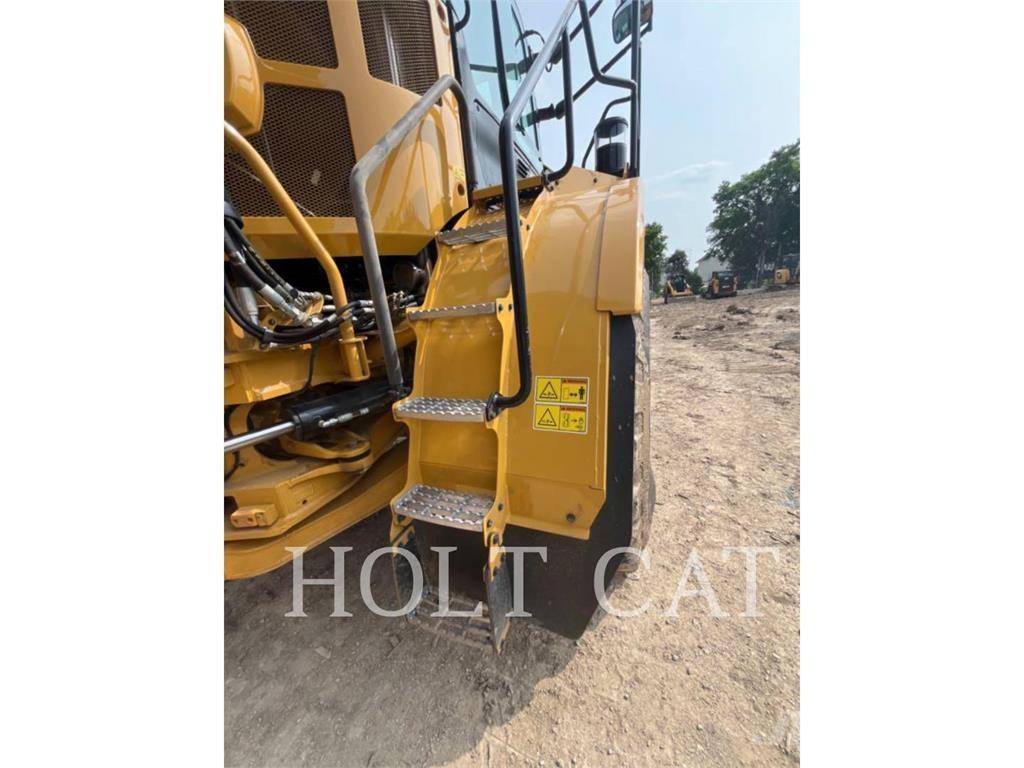 CAT 745 ساحبات مفصلية