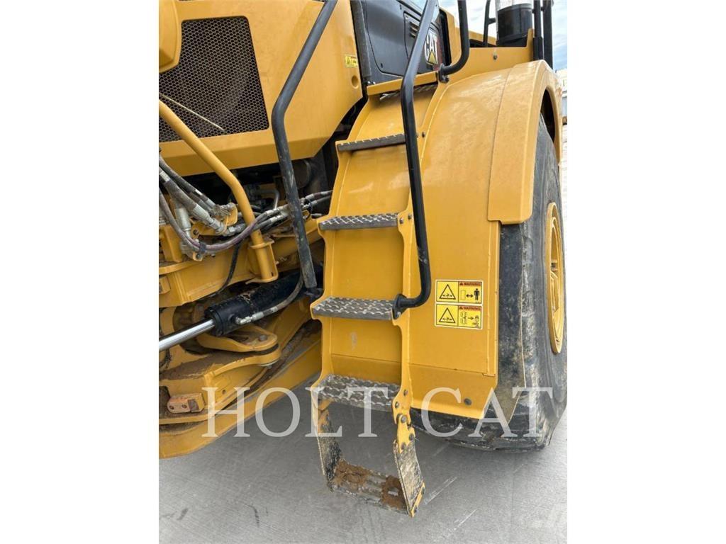 CAT 745 ساحبات مفصلية