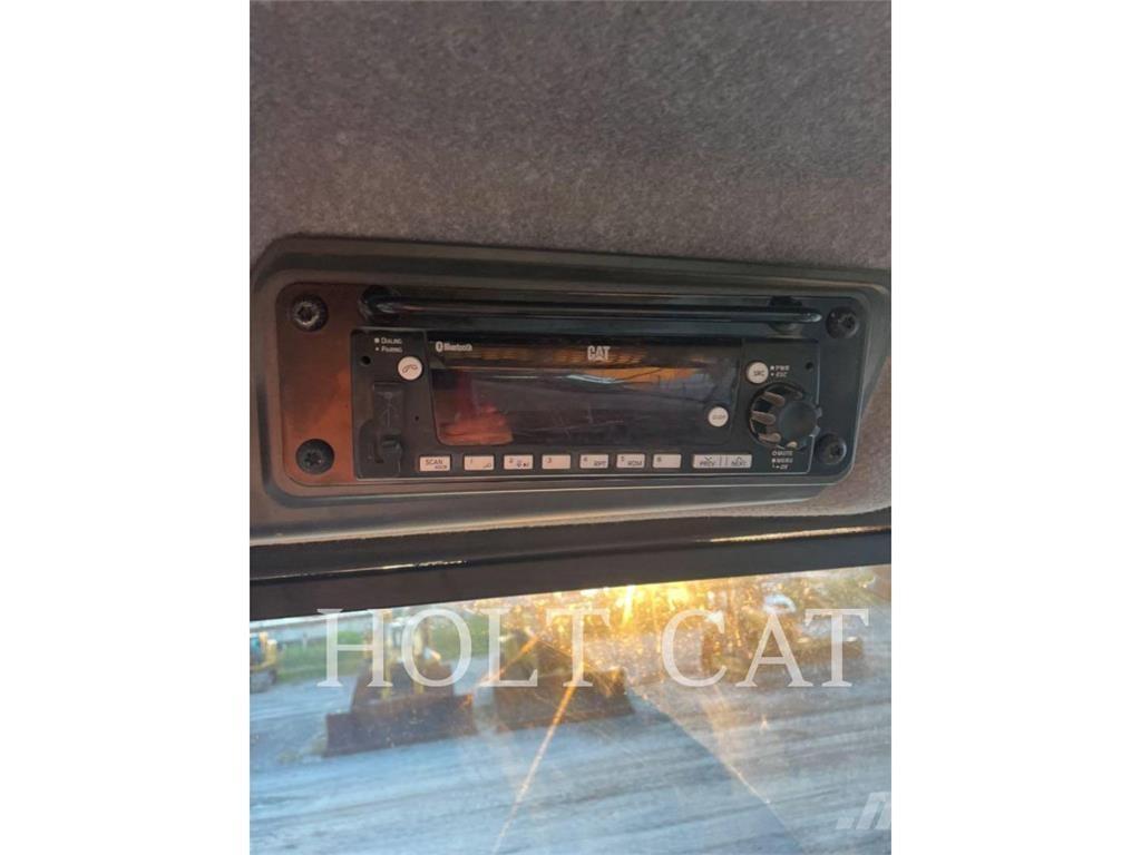CAT 745 ساحبات مفصلية