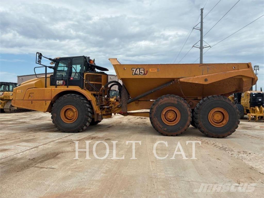 CAT 745 ساحبات مفصلية