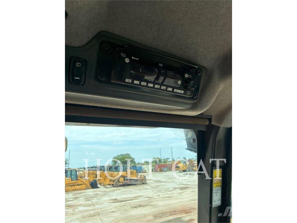 CAT 745 ساحبات مفصلية