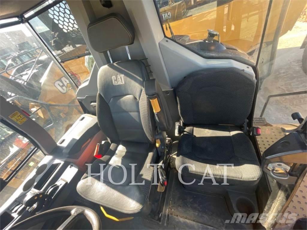 CAT 745 ساحبات مفصلية