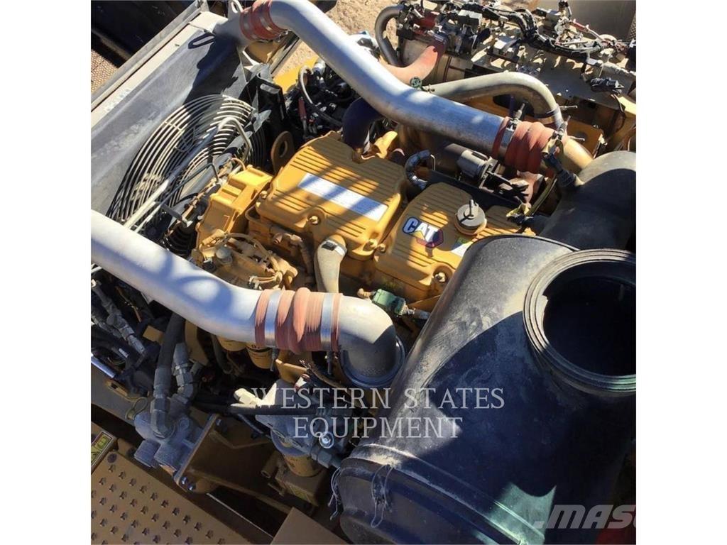 CAT 745 ساحبات مفصلية