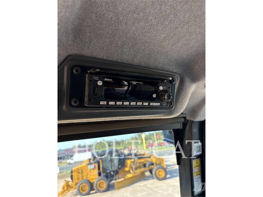 CAT 745 ساحبات مفصلية