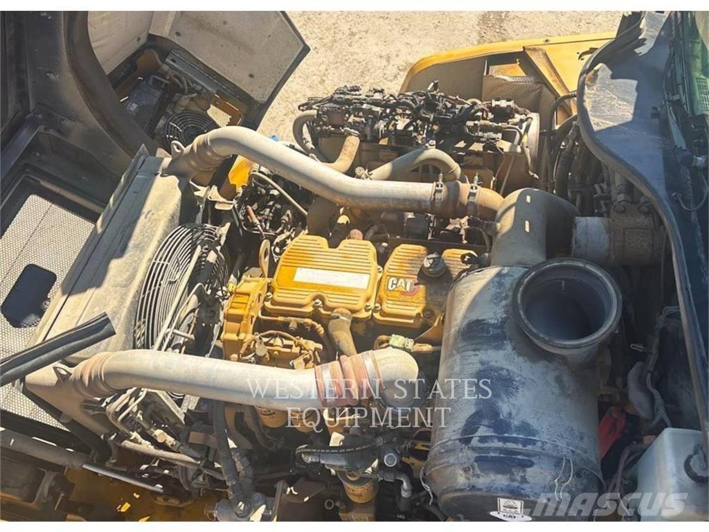 CAT 745 ساحبات مفصلية