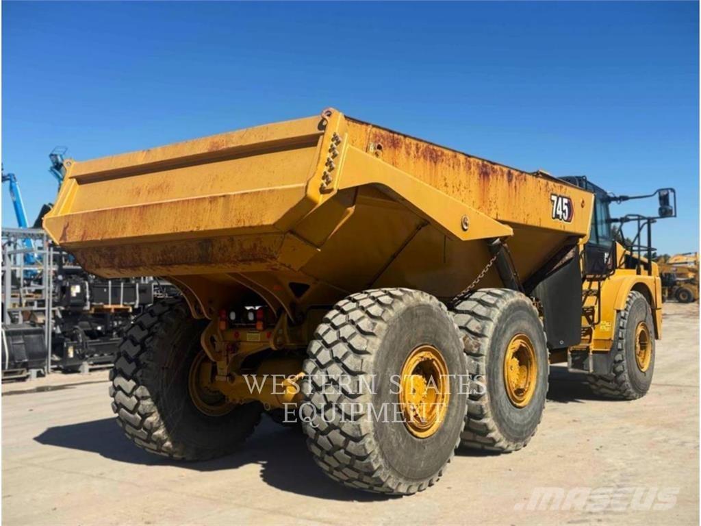 CAT 745 ساحبات مفصلية