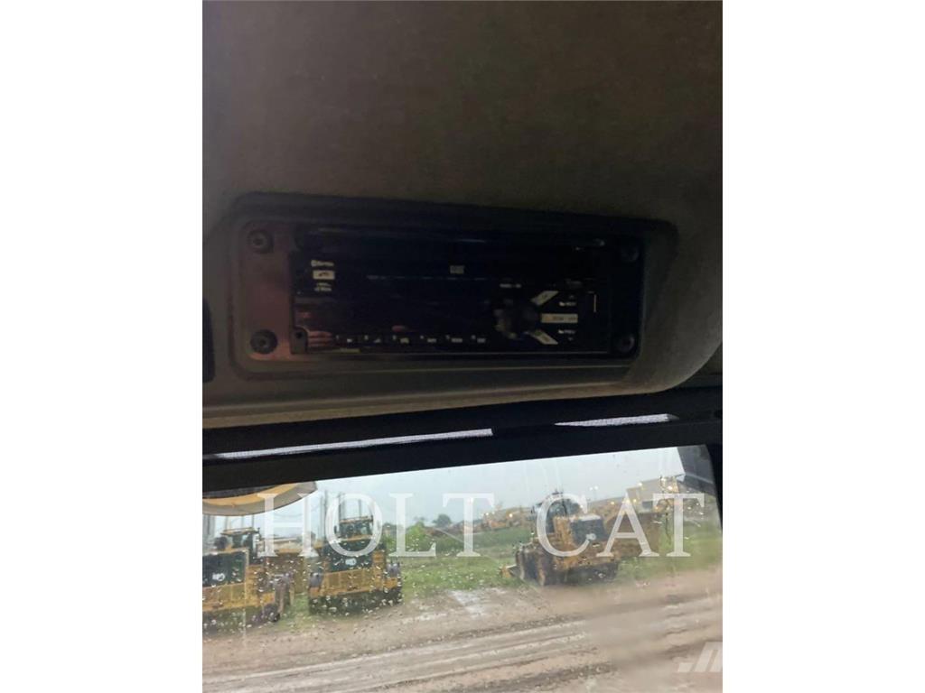 CAT 745 ساحبات مفصلية