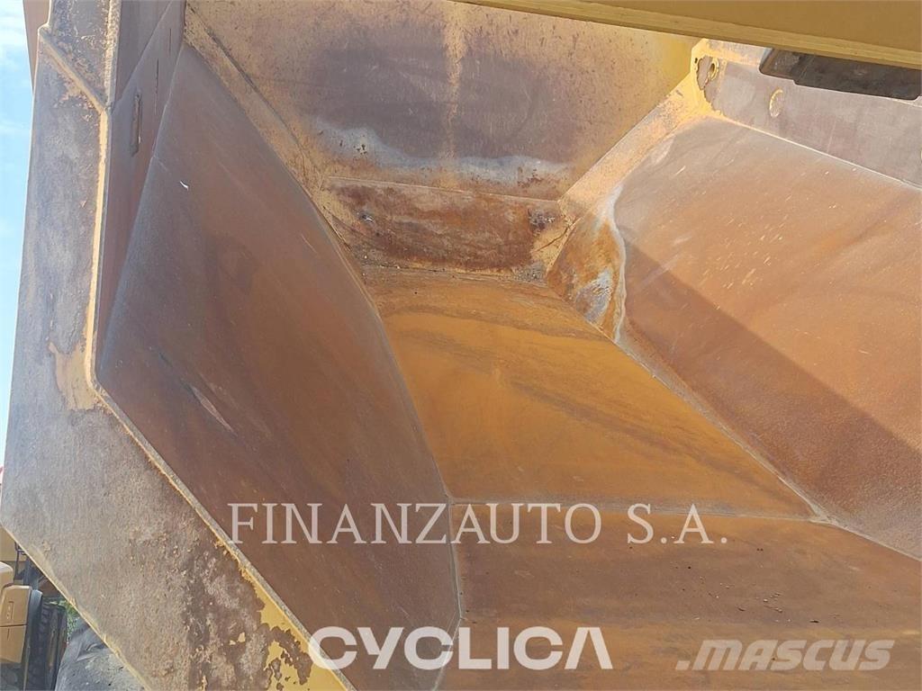 CAT 745 ساحبات مفصلية