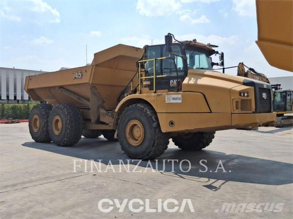 CAT 745 ساحبات مفصلية