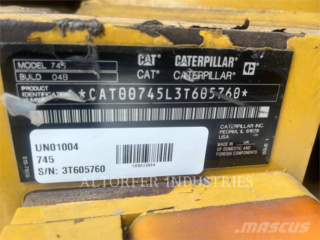 CAT 745 ساحبات مفصلية