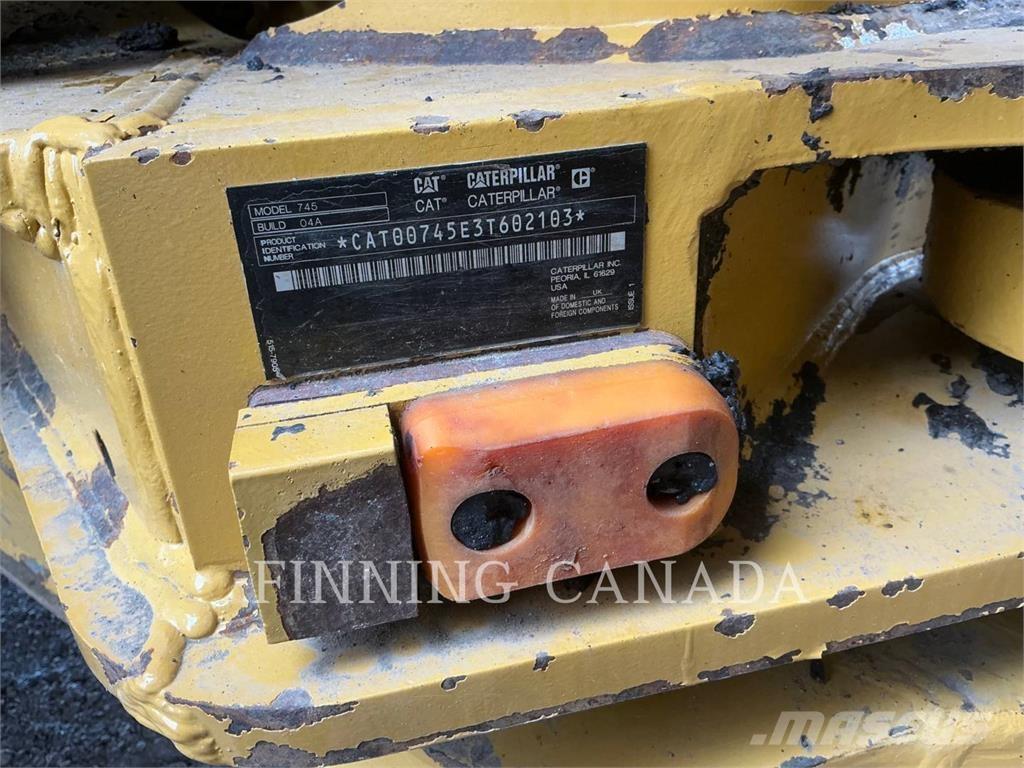 CAT 745 ساحبات مفصلية