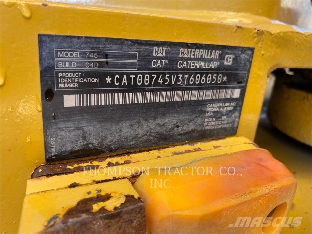 CAT 745 ساحبات مفصلية