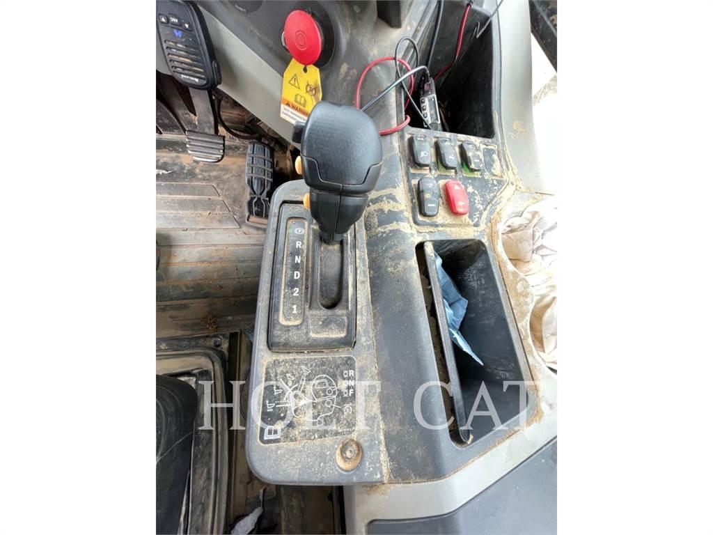 CAT 745-04 ساحبات مفصلية