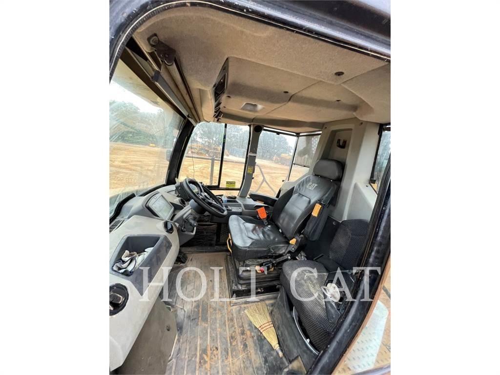 CAT 745-04 ساحبات مفصلية