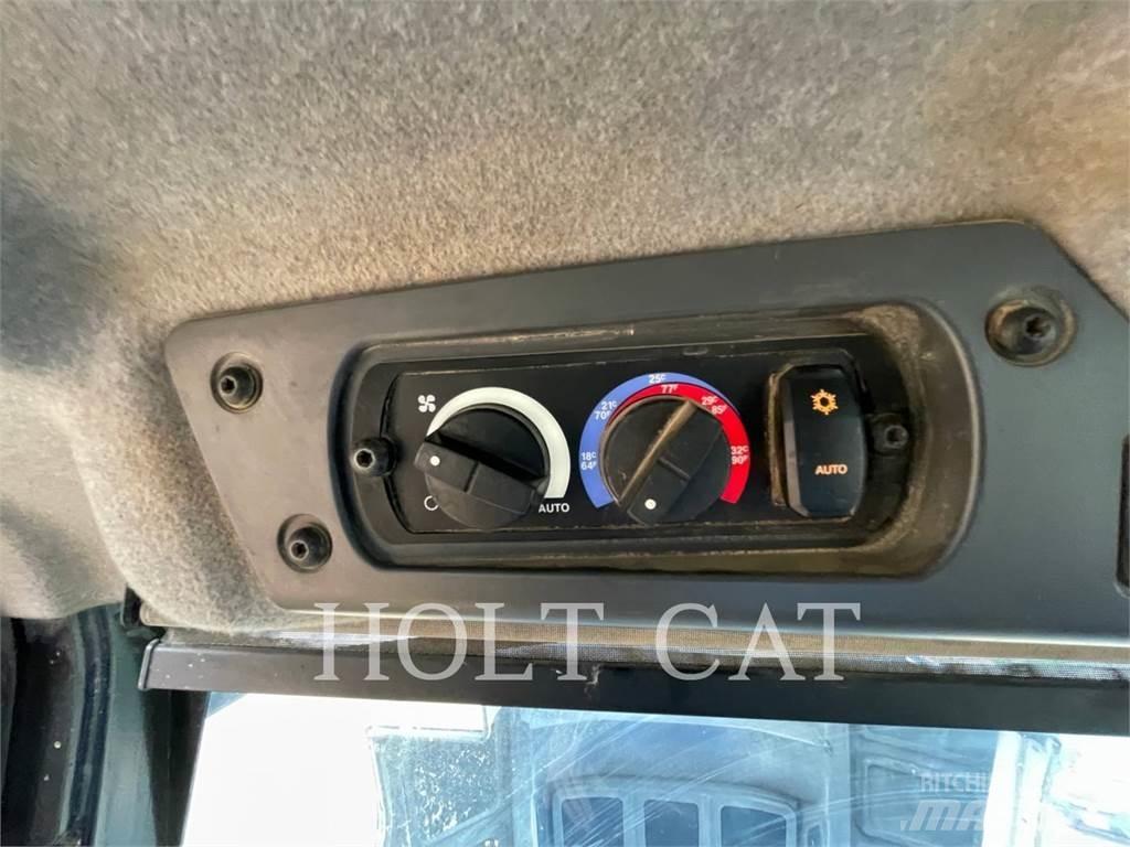 CAT 745-04 ساحبات مفصلية