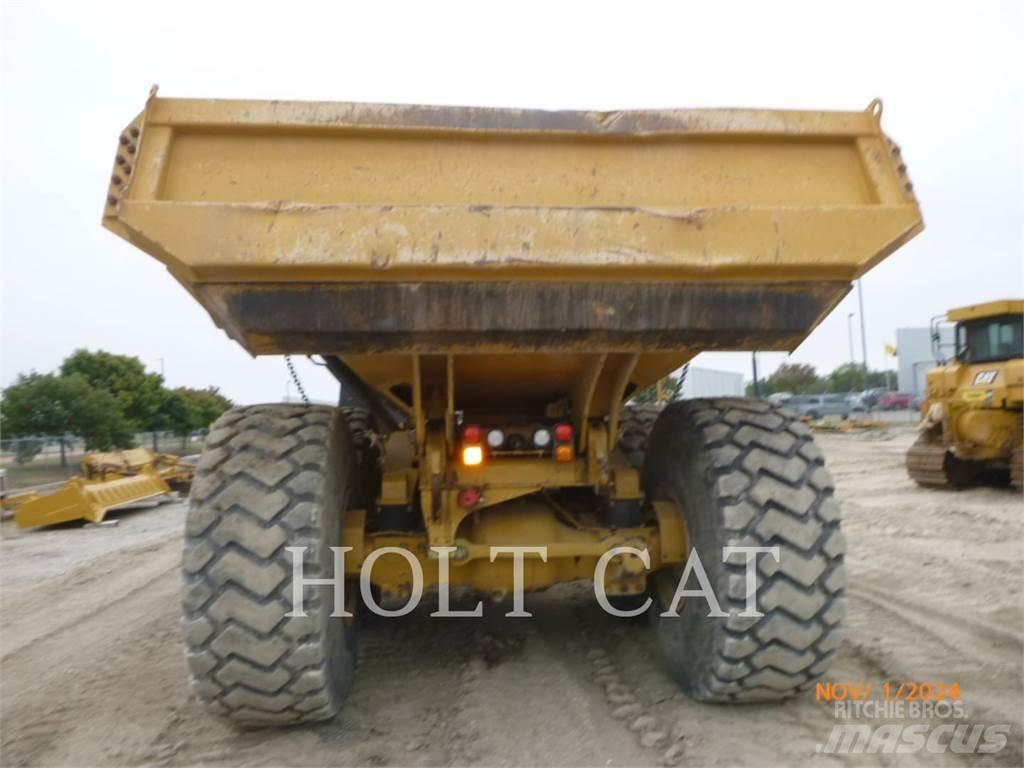 CAT 745-04 ساحبات مفصلية