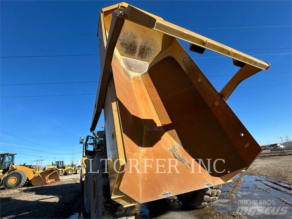 CAT 745-04 ساحبات مفصلية
