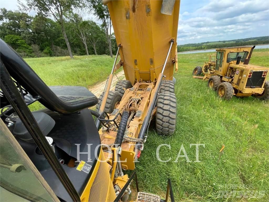 CAT 745-04 ساحبات مفصلية