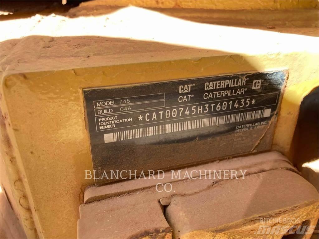 CAT 745-04 ساحبات مفصلية