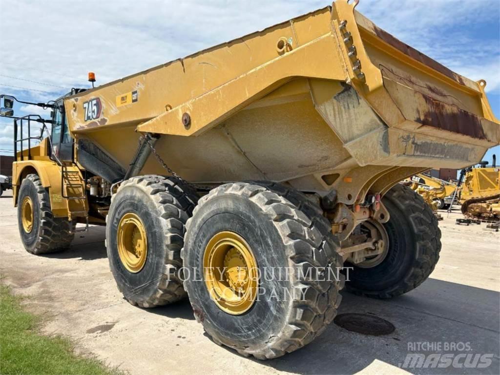 CAT 745-04 ساحبات مفصلية
