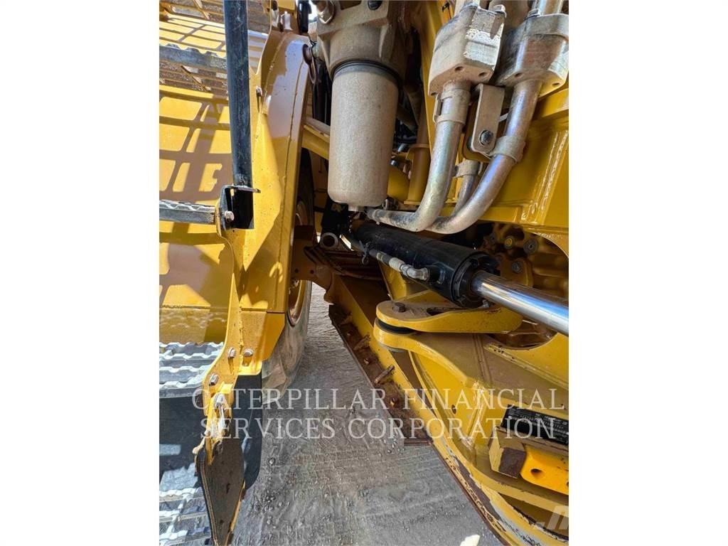 CAT 745-04 ساحبات مفصلية