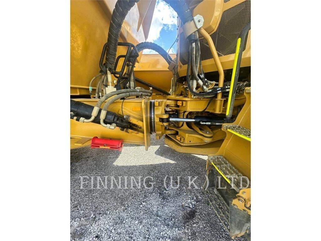 CAT 745-04 ساحبات مفصلية