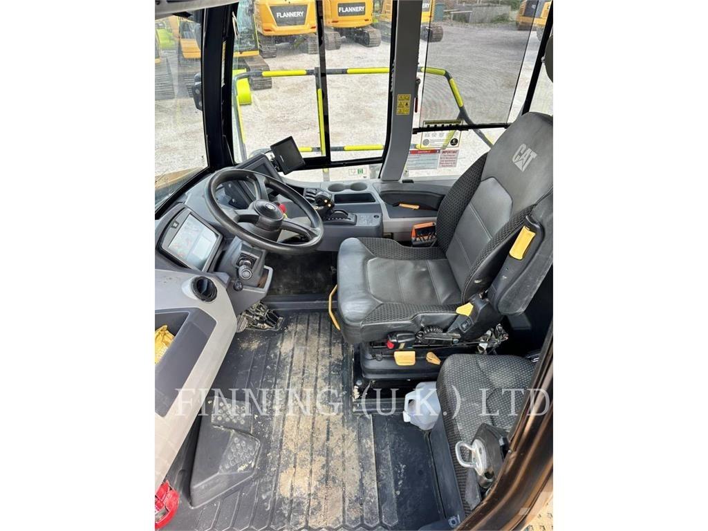 CAT 745-04 ساحبات مفصلية