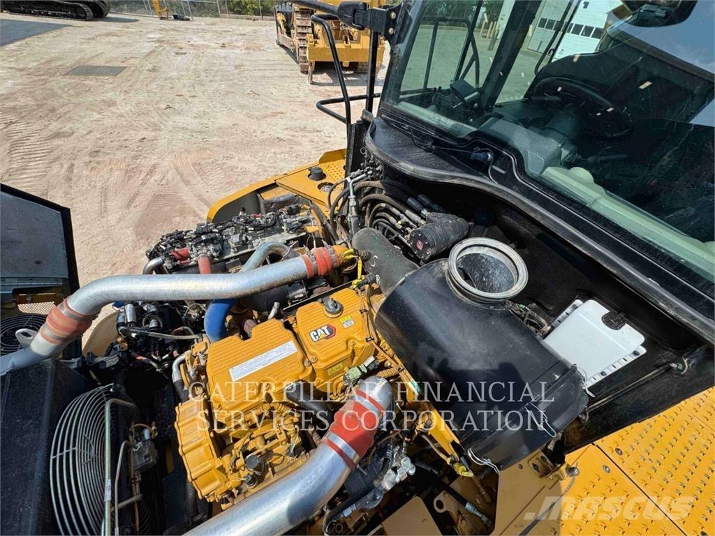 CAT 745-04 ساحبات مفصلية
