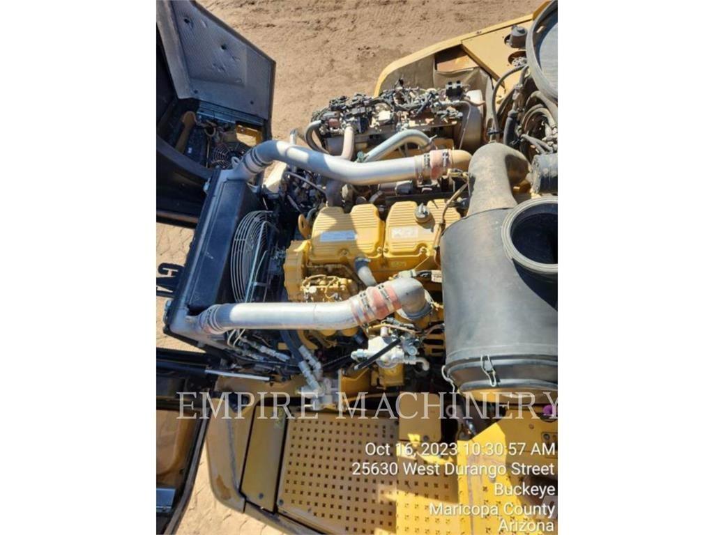 CAT 745-04 ساحبات مفصلية