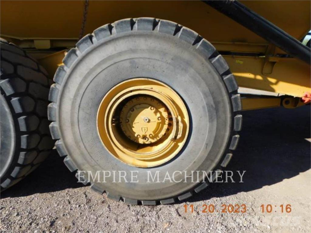 CAT 745-04 ساحبات مفصلية