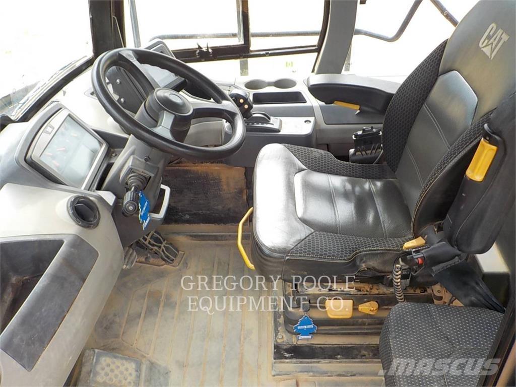 CAT 745-04 ساحبات مفصلية