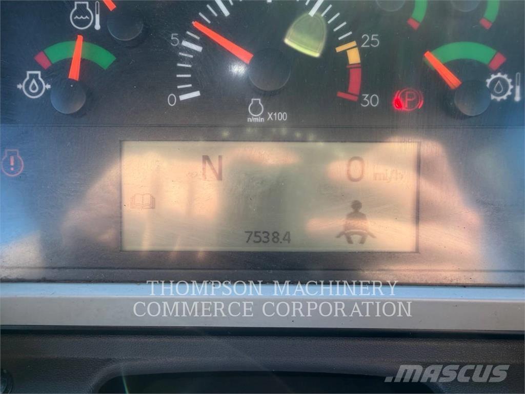 CAT 745-04 ساحبات مفصلية