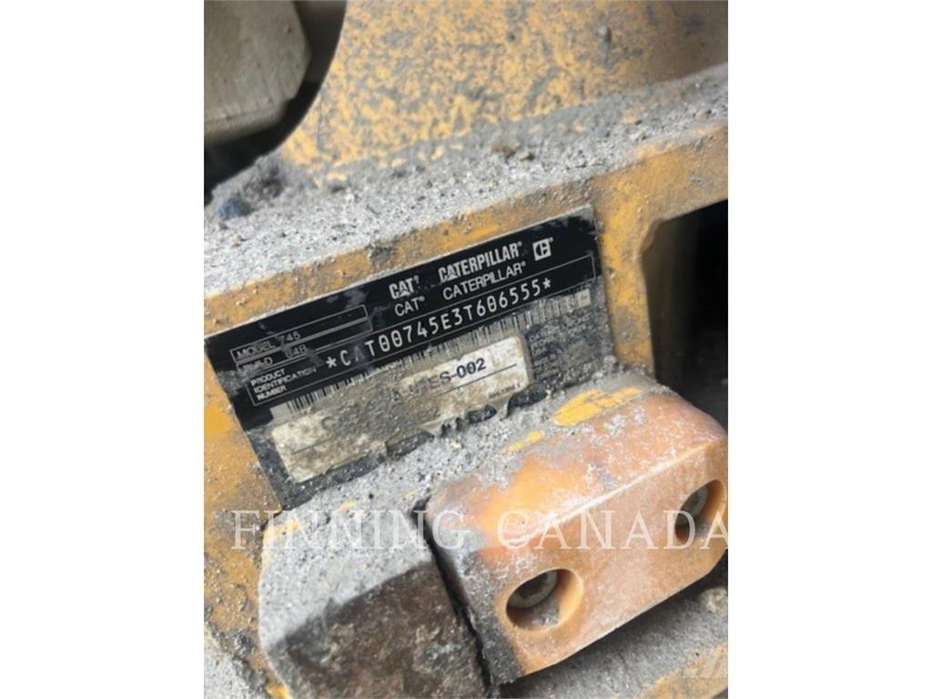 CAT 745-04 ساحبات مفصلية