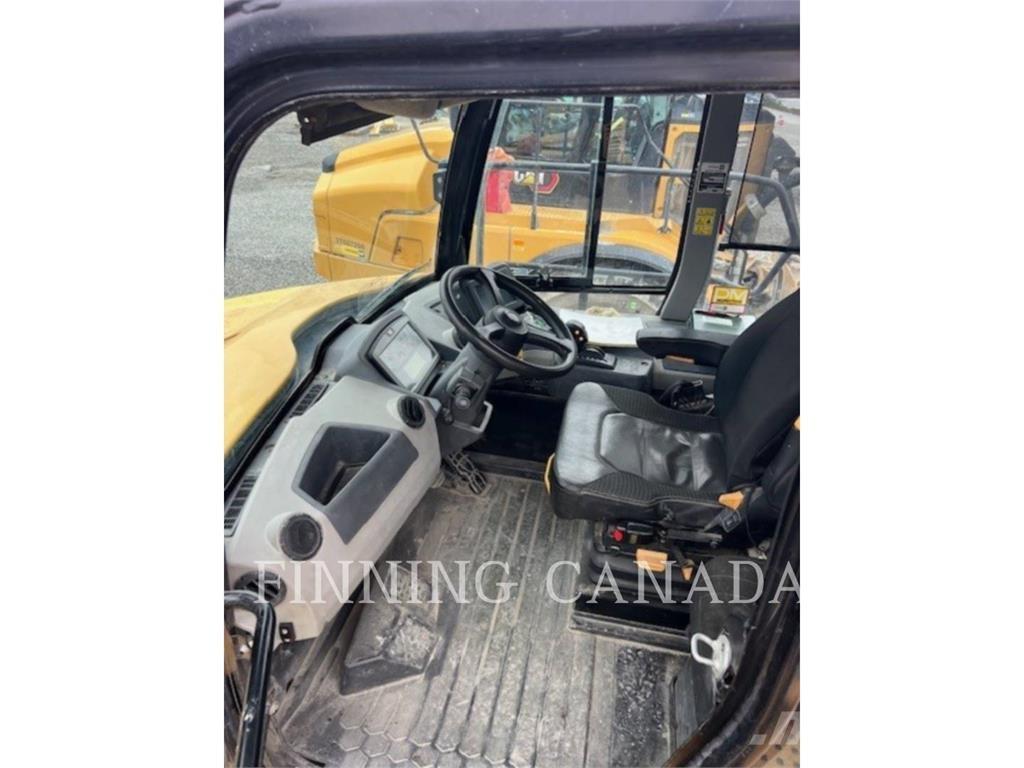 CAT 745-04 ساحبات مفصلية