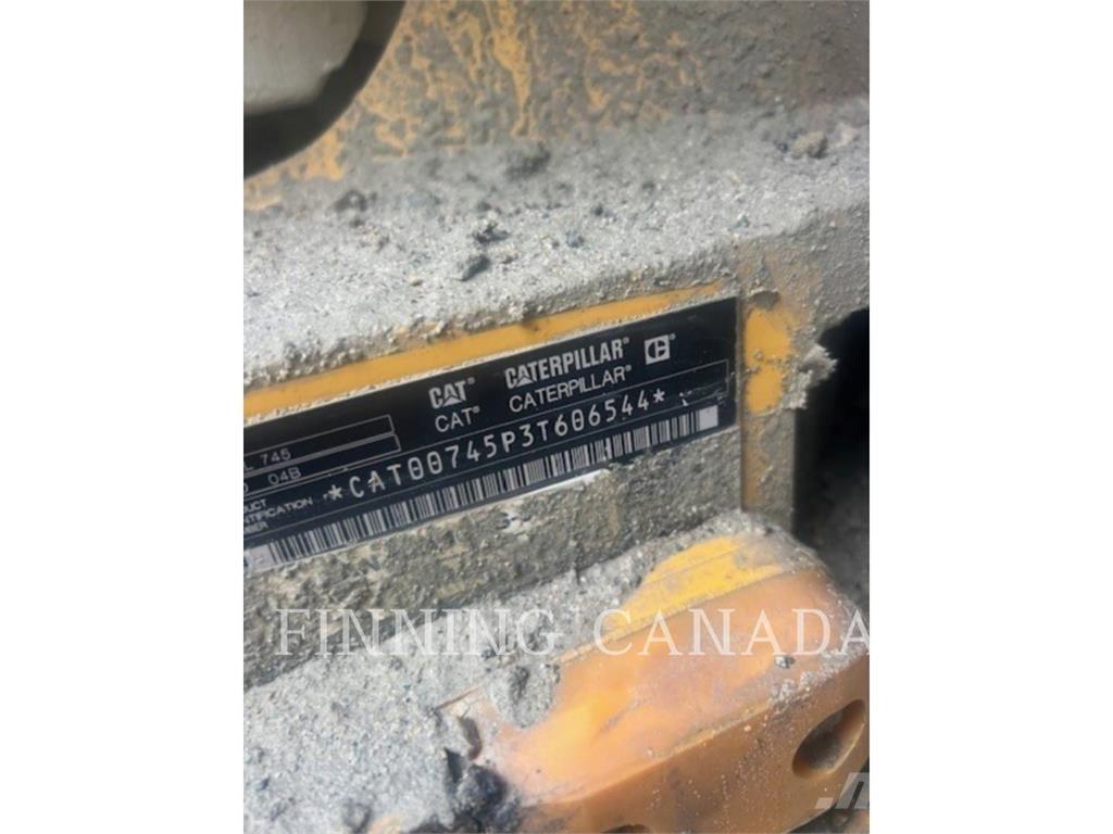 CAT 745-04 ساحبات مفصلية