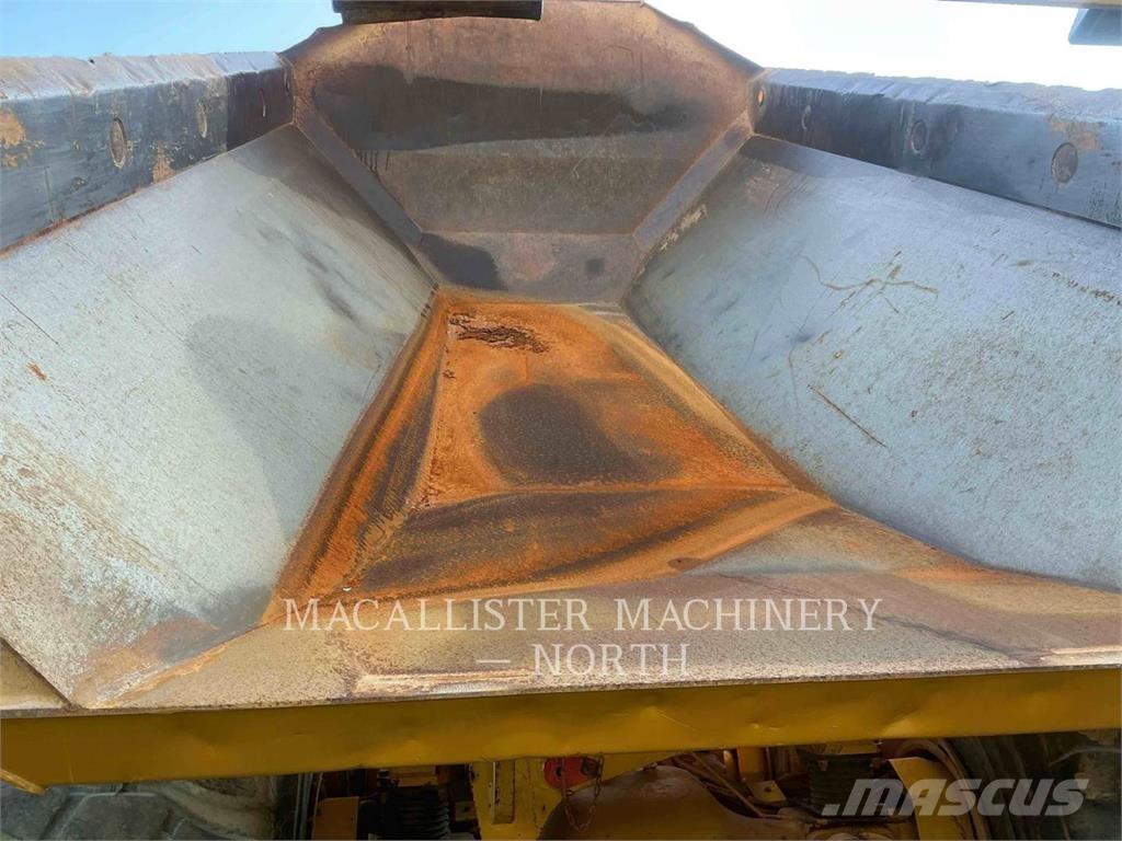 CAT 745 T ساحبات مفصلية