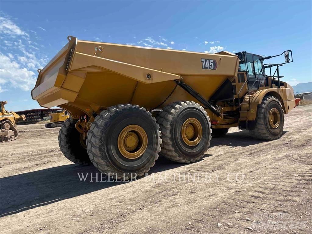 CAT 745 TG ساحبات مفصلية
