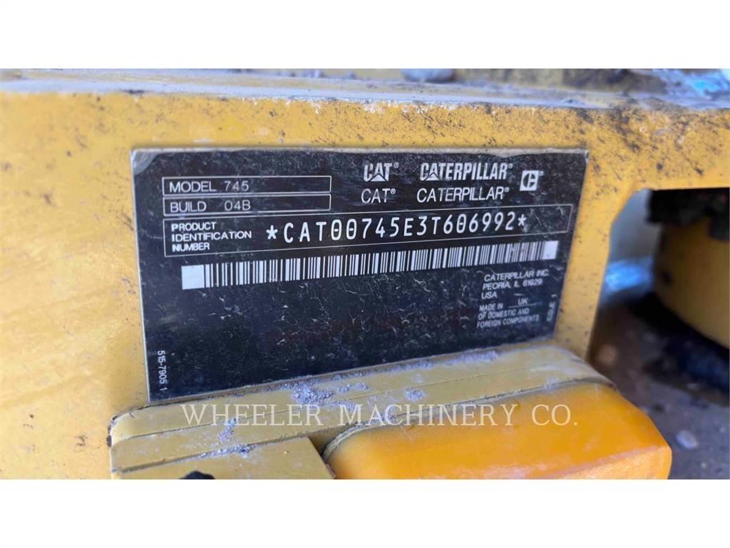 CAT 745 TG ساحبات مفصلية